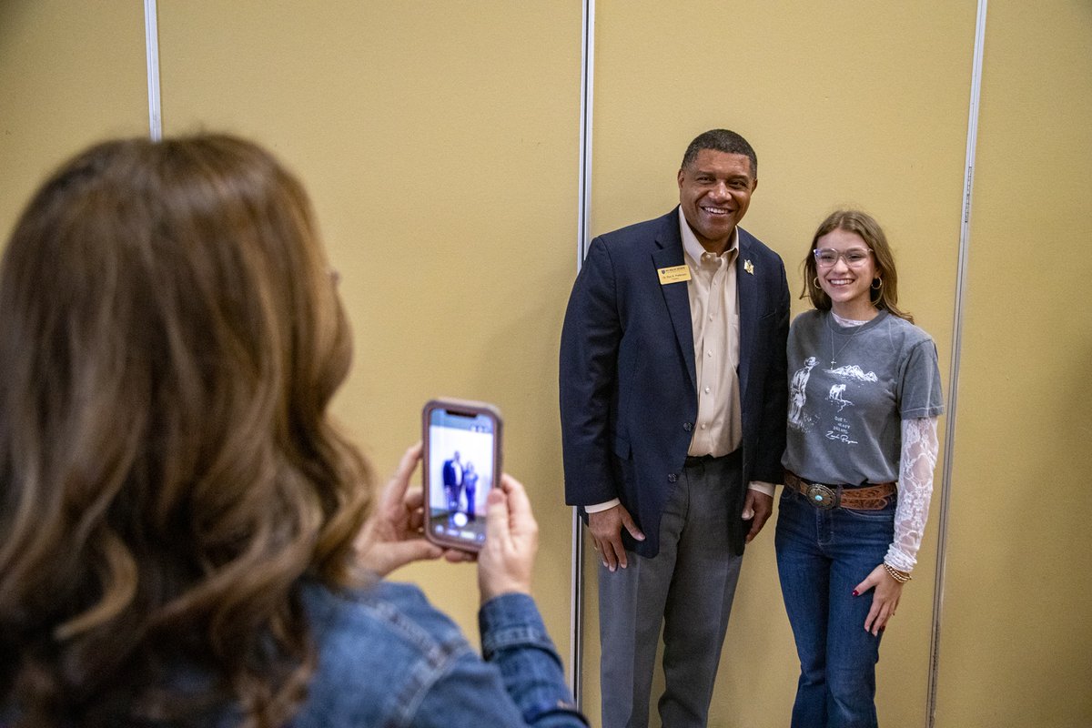 murraystateuniv's tweet photo. Incoming Racers - if you still need to get registered for Racer Nation Orientation at https://t.co/0OtkoibKS0, now’s the time — spots are filling up quickly for our summer dates. Don't delay! We can’t wait to welcome you to the #RacerFamily! 💙 💛 https://t.co/NqSoT5T81R