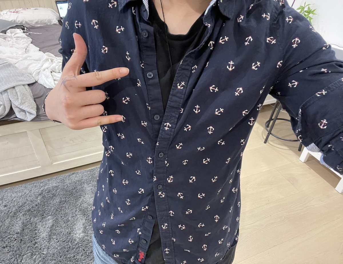 bankpanic's tweet photo. i actually rlly like these kinds of shirts but i also think i jlook dumb should i wesr themcagain for the summer
also you can tell what i like doing witgh my hand https://t.co/tXY2Y87cDh