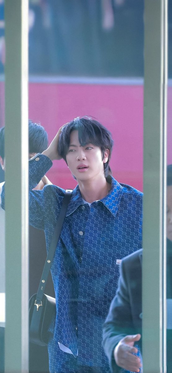 freerantings's tweet photo. i miss gucci seokjin https://t.co/pDQfa071Gw