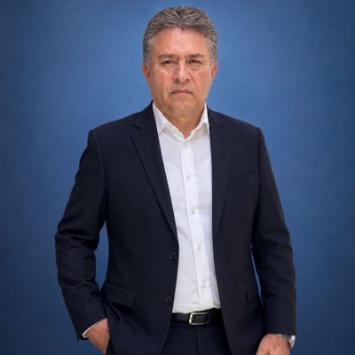rubysoriano's tweet photo. 🔴#ÚltimaHora👇
🔴El Periodista poblano Rodolfo Ruíz Rodríguez @periodistasoy anuncia oficialmente su salida de la Dirección Editorial del periódico digital @e_consulta 
🔴Rodolfo es un referente del periodismo en Puebla, donde fundó este medio digital que en los últimos meses, enfrentó la intromisión de personajes afines al gobierno estatal.
🔴La persecución a Rodolfo está ampliamente documentada.
🔴Es tiempo de abrir nuevos caminos Rodolfo y sabes que se te aprecia como colega y amigo. Aquí vamos, navegando de manera solidaria. Un abrazo