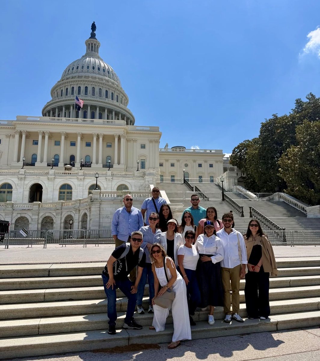 EmbajadaEEUUcl's tweet photo. 🇺🇸🤝🇨🇱 Gabriela Cabellos de @Migracionescl y Dominique Singh de @ilo participaron en el programa #IVLP del @StateDept sobre prevención y mitigación de la trata de personas en EE.UU.

La iniciativa fortaleció el intercambio de buenas prácticas para combatir este delito, reforzar la seguridad fronteriza y mejorar la protección de las víctimas mediante la cooperación internacional.

#SeguridadRegional #JuntosContraElCrimen