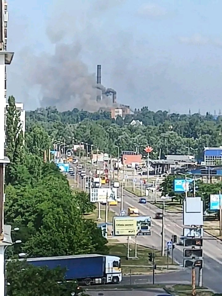 NoticiasMir's tweet photo. "#Rusia ha respondido a los ataques ucranianos con bombardeos masivos y selectivos contra centrales eléctricas, subestaciones, líneas de alta tensión y estaciones de combustible en toda #Ucrania." #NOTICIAS https://t.co/jQQTyeMbVg