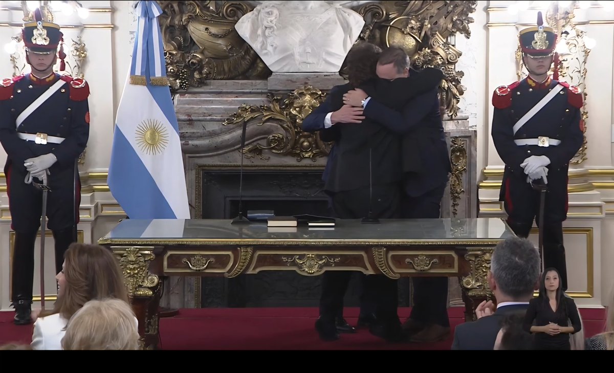telomuestra's tweet photo. #Santilli  #adorniacorralado 
#finado https://t.co/irhwaxVl2n