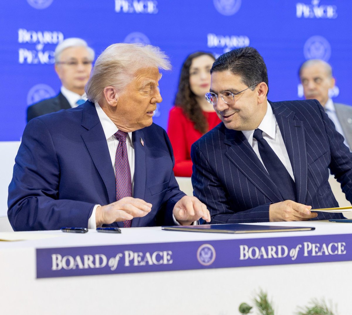 MoroccoIntel's tweet photo. 🇲🇦🇺🇸#FLASH| Le Président Trump signe un décret annulant toute taxe sur les engrais marocains 🇲🇦 entrant au marché US 🇺🇸. 

Une mesure qui permettra de «préserver la sécurité économique et nationale des États-Unis» selon Donald Trump, tout en rapprochant Rabat 🇲🇦 et Washington 🇺🇸. https://t.co/V2nbgLwpUQ