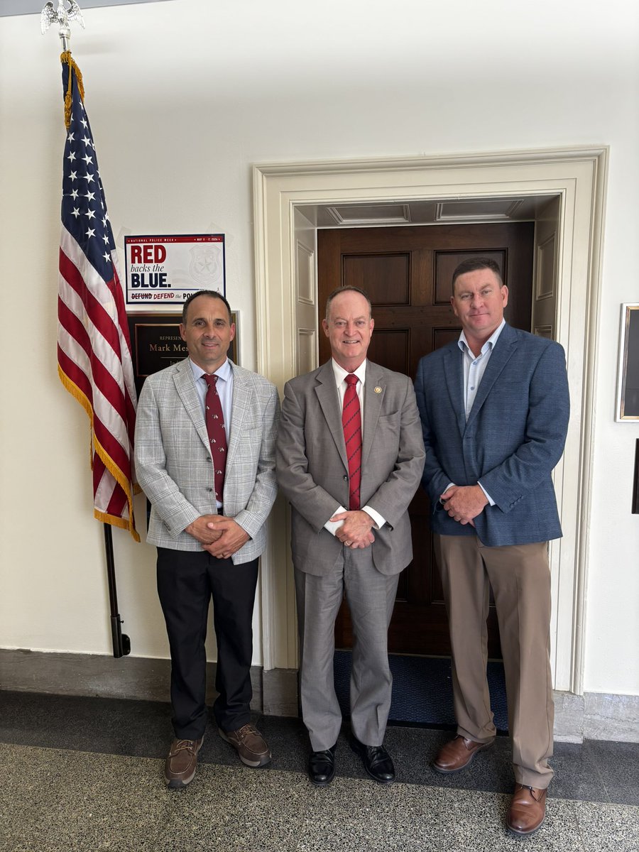 RepMessmer's tweet photo. Today, I joined @CongressmanGT in introducing the Securing America's Workforce Act. 

I am proud to stand alongside Hoosier farmers as we work to make sure they have the labor they need to continue feeding America. 🐄 🇺🇸 https://t.co/txTFfW5waX