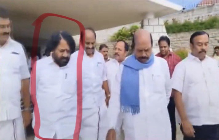 Diwiya87's tweet photo. @SavukkuOfficial who’s this person who accompanies EV Velu. He is seen with him in almost every outing. In fact the moment he steps out he is there https://t.co/3D744bh2G4