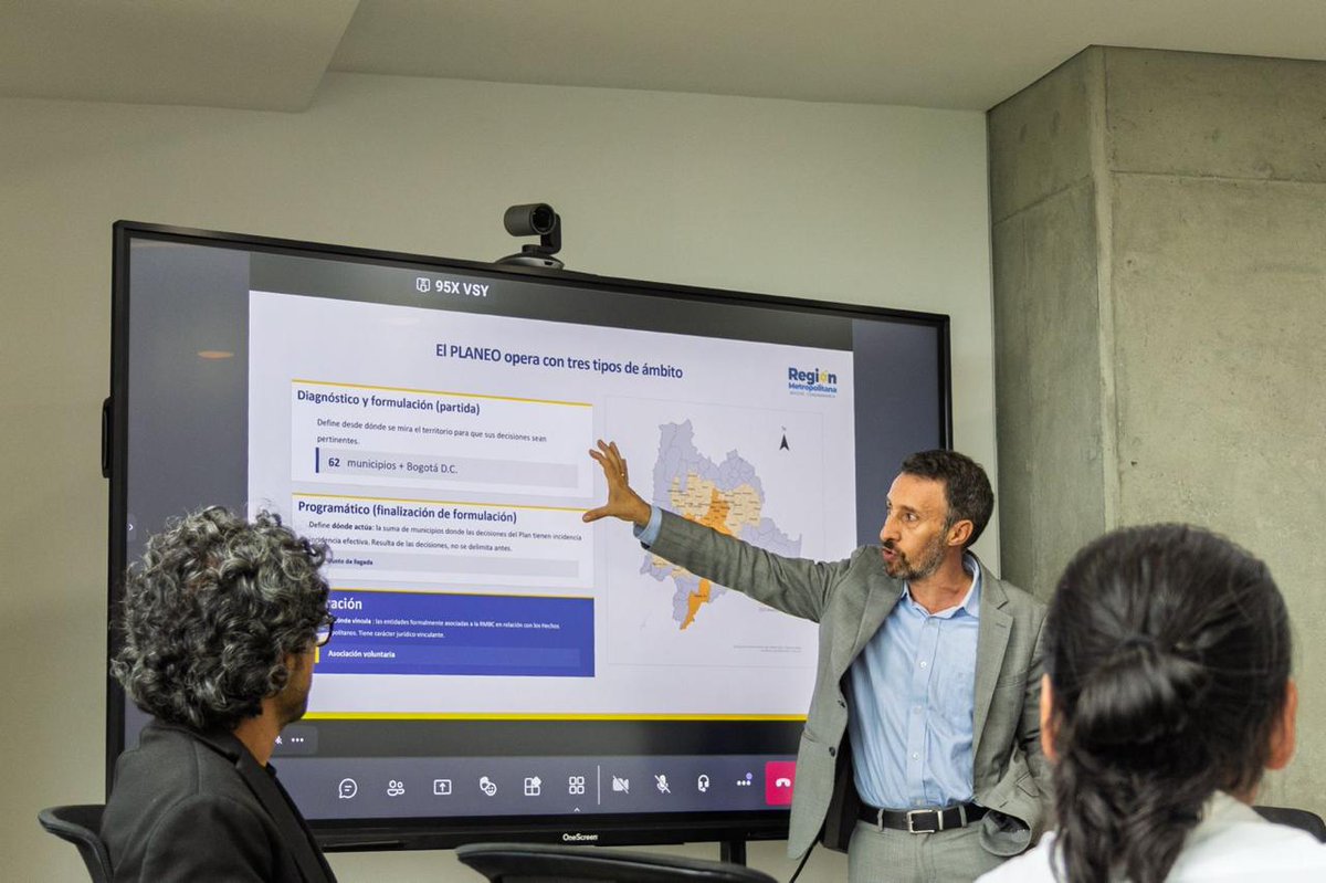 SomosRegionMBC's tweet photo. Le contamos a la @andi_bogota los detalles de #PLANEO, el plan estratégico que le apunta al progreso y desarrollo regional, a partir de desafíos y oportunidades que impactan lo cotidiano, favorecen un mejor mañana y garantizan un futuro sostenible.  #JuntosLlegamosMásLejos https://t.co/BX3kaTpHuh