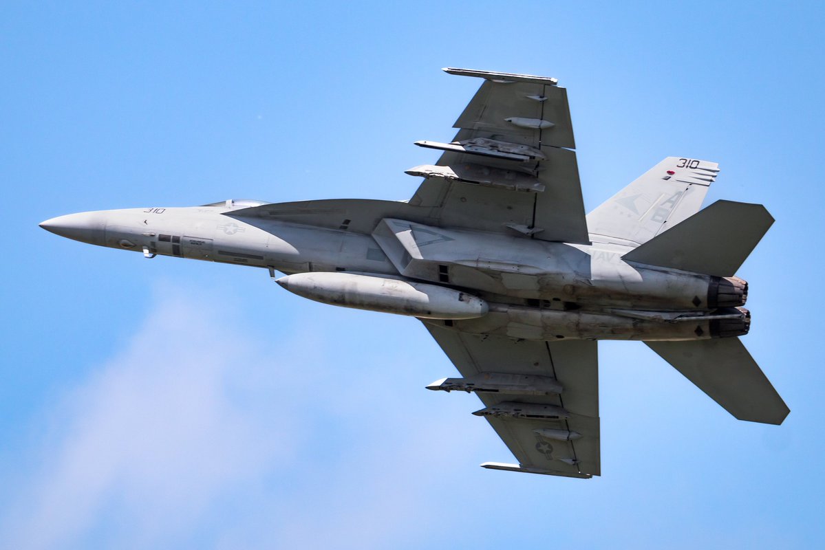 Michael_Leslie's tweet photo. Inferno81 stopping by on it's way westward. The callsign printed on the side of the plane was "DR WaFFEL PHD"
#aviation #SuperHornet #military https://t.co/TAPORcnBEo