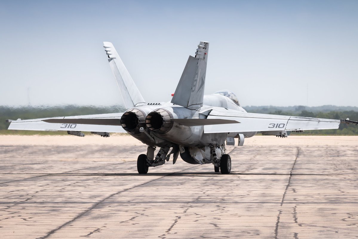 Michael_Leslie's tweet photo. Inferno81 stopping by on it's way westward. The callsign printed on the side of the plane was "DR WaFFEL PHD"
#aviation #SuperHornet #military https://t.co/TAPORcnBEo