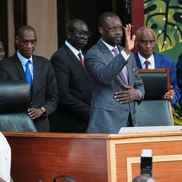 karbalouna's tweet photo. Quand il était à la PRIMATURE,

La RACAILLE MEDIATIQUE, les OPPOSANTS PERDUS  yore sen Lamigne di doul, melni kou Institution bu interessé

Il s’installe à l’Assemblée, Niou Bayi Primature, Topati assemblée

De vrais RACAILLE https://t.co/Fj4501RrcC