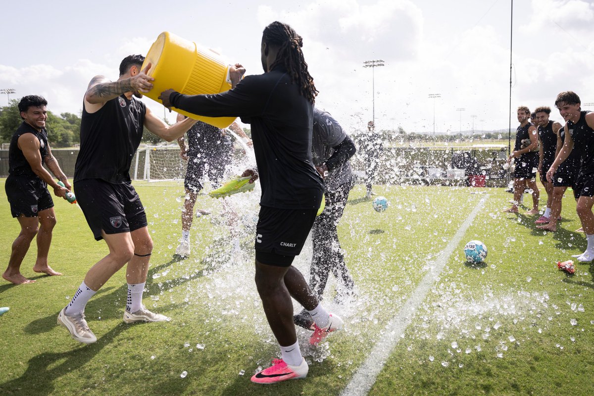 SanAntonioFC's tweet photo. Feliz cumple, Profe! 🫡👏

After another day of hard work, the team got a chance to celebrate Coach in style 😂 https://t.co/2tLhzhO1pb