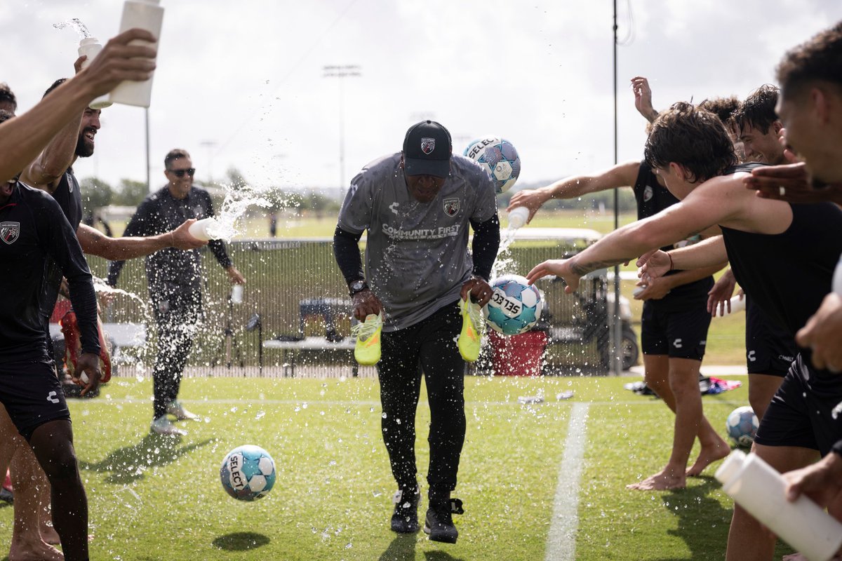 SanAntonioFC's tweet photo. Feliz cumple, Profe! 🫡👏

After another day of hard work, the team got a chance to celebrate Coach in style 😂 https://t.co/2tLhzhO1pb