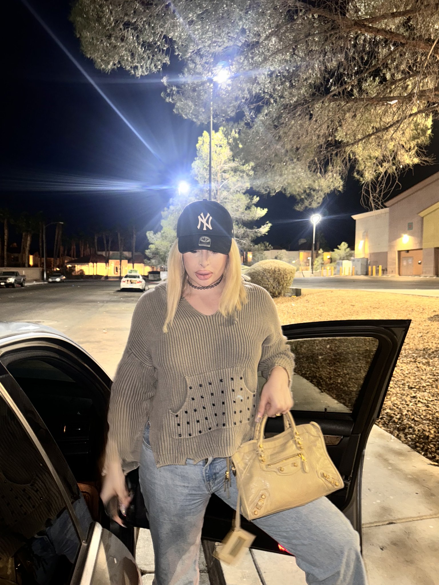 Lots of these fuck bitches counterfeit~ 🤭 https://t.co/2tKt3XVuZ0