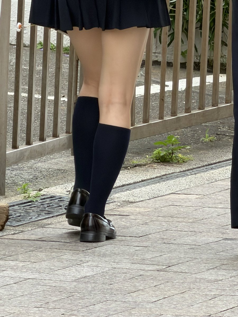 yumi384348's tweet photo. オリジナル作品投稿中
#足フェチ
#美脚
#街撮り
#街の足元事情
#JK https://t.co/tdVauiNIOa