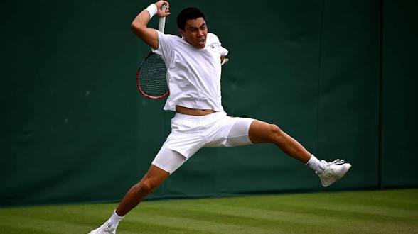 TheOneHander1's tweet photo. Wimbledon 🇬🇧 

🇺🇸 Nakashima -1.5 sets @ 1.70 -143 2U
🇺🇸 Nakashima 3-0 @ 2.75 +175 0.5U

Don't even get me started with how bad Struff played in the first match against Baez. Those 2 sets he lost, he seemed like a 12UTR player playing against prime Federer. Nakashima on the other hand was playing some insane tennis out there, getting a comfortable 3-0 win against local favourite JPJ. His return game alone can win him this match and with the way he serves right now I don't see him losing even a set.