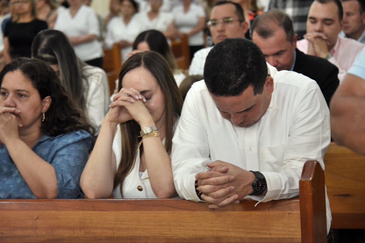 JaimeACanoM's tweet photo. Entre familiares, amigos y ciudadanos, nos unimos para dar gracias a Dios por la vida de Carlos Andrés Trujillo, exsenador y líder.

Que este nuevo año esté lleno de salud, sabiduría y fortaleza para seguir sirviendo con compromiso a quienes han depositado su confianza en él. ¡Feliz cumpleaños! 🙏🏼🎉