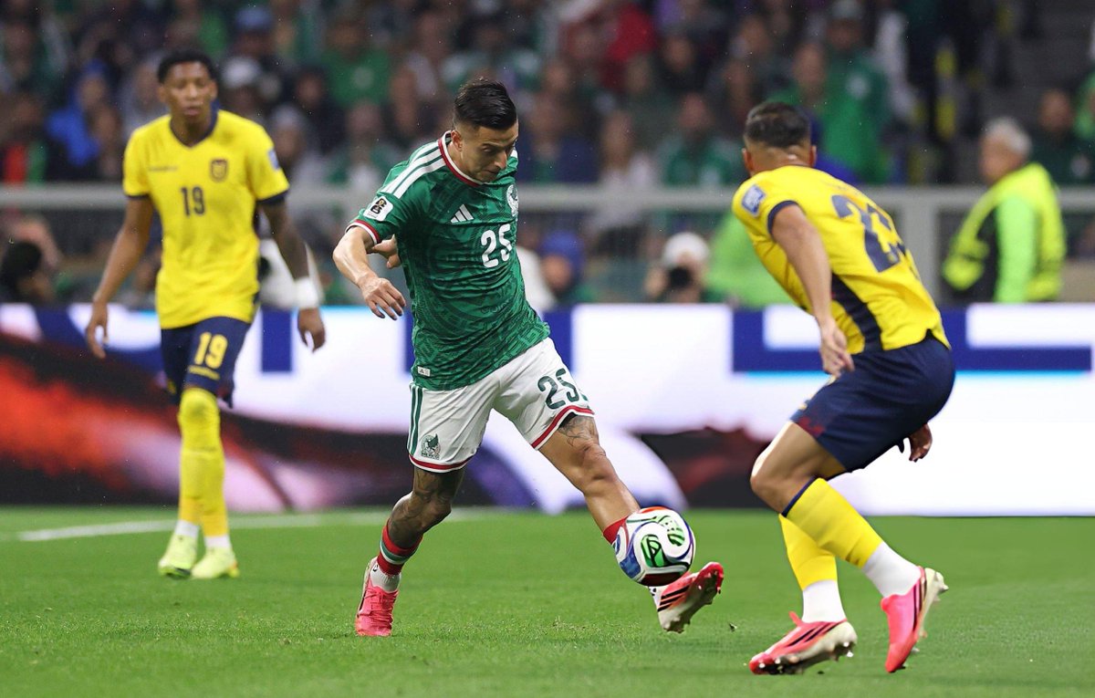 ChivasFotos's tweet photo. Tienes que cerrar el estadio. 
Los genios hacen eso... 

📸Getty Images https://t.co/DDNFDZHN2Z