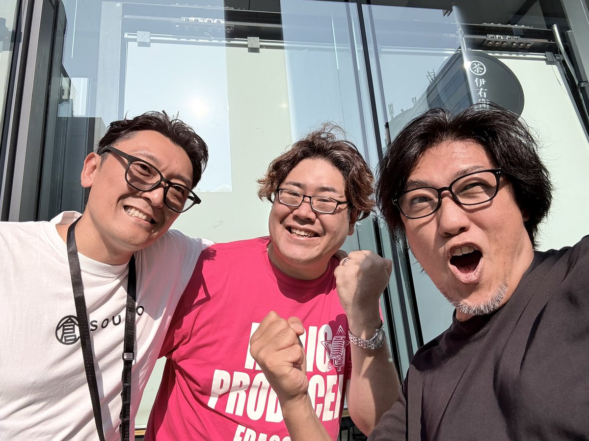 karate_fighter_'s tweet photo. ①souco(そうこ)代表の中原社長と、②物流&amp;SCMに鬼詳しいエダコさんと2時間わず‼️

二人の専門領域のロジスティクスを拝聴して学びつつ、倉庫オペレーション/フォワーティング/WMSE ドライバーラストワンマイル/製造業物流ロボット導入などの業務について新サービスが今後立ち上がります🏢🏢🏢🏢 https://t.co/twOKJAW1Oz