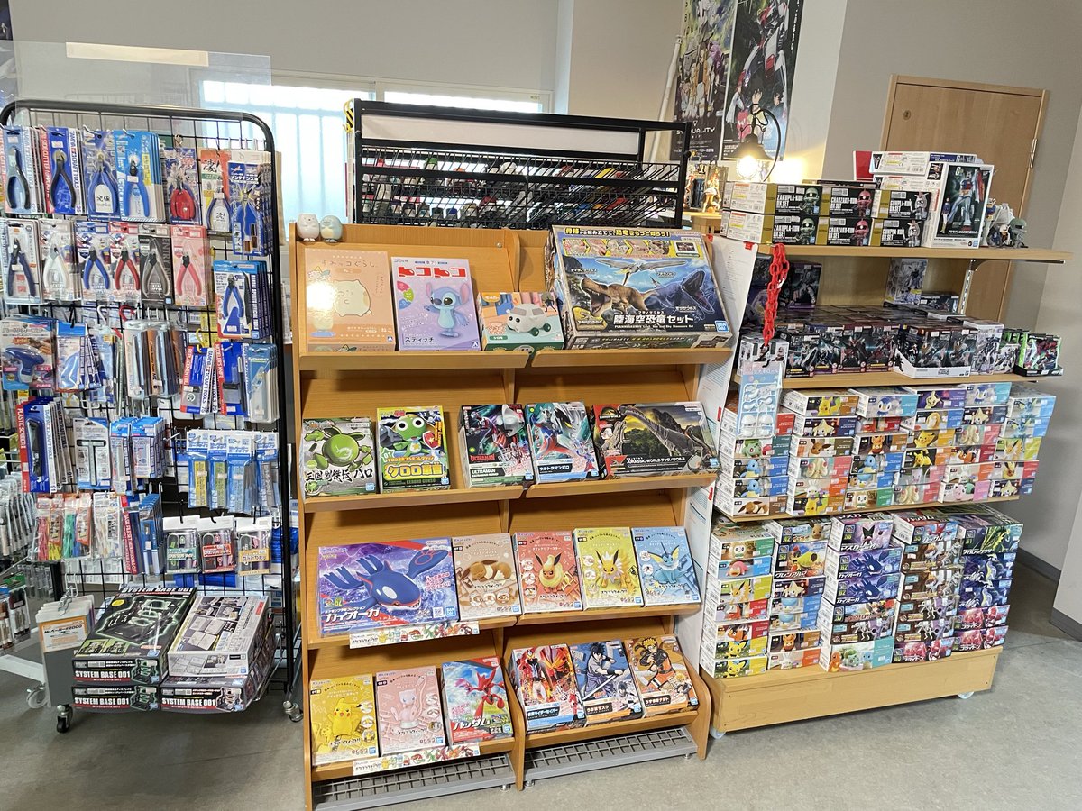 RautaHobby's tweet photo. 本日現在の品揃え紹介です😌

店内のキットの品揃え状況を画像でお知らせ😊

気になる商品がありましたらお気軽にお問い合わせください^ ^ 

画像続きます→

#ホビーショップRauta
#ガンプラ
#品揃え状況
#夙川
#西宮
#境界戦機
#恐竜プラモデル
#鬼滅の刃
#楽プラ
#ガンプラくん
#食玩
#ポケモン https://t.co/Vo8lWCwsJM