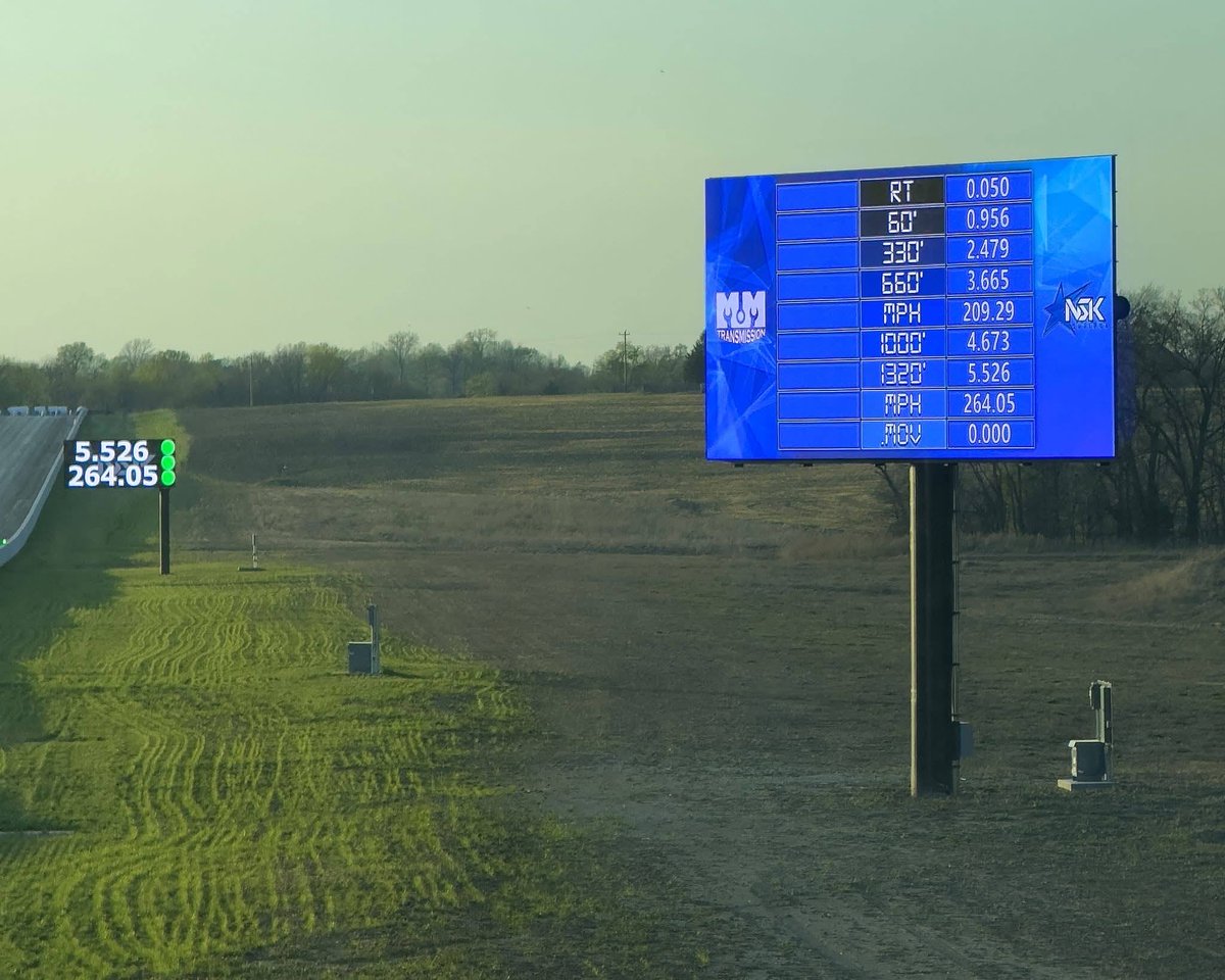motionrocket's tweet photo. Our install at @flyinghdragstrip displaying race data and graphics 🏁 https://t.co/bD4mi6NdTQ