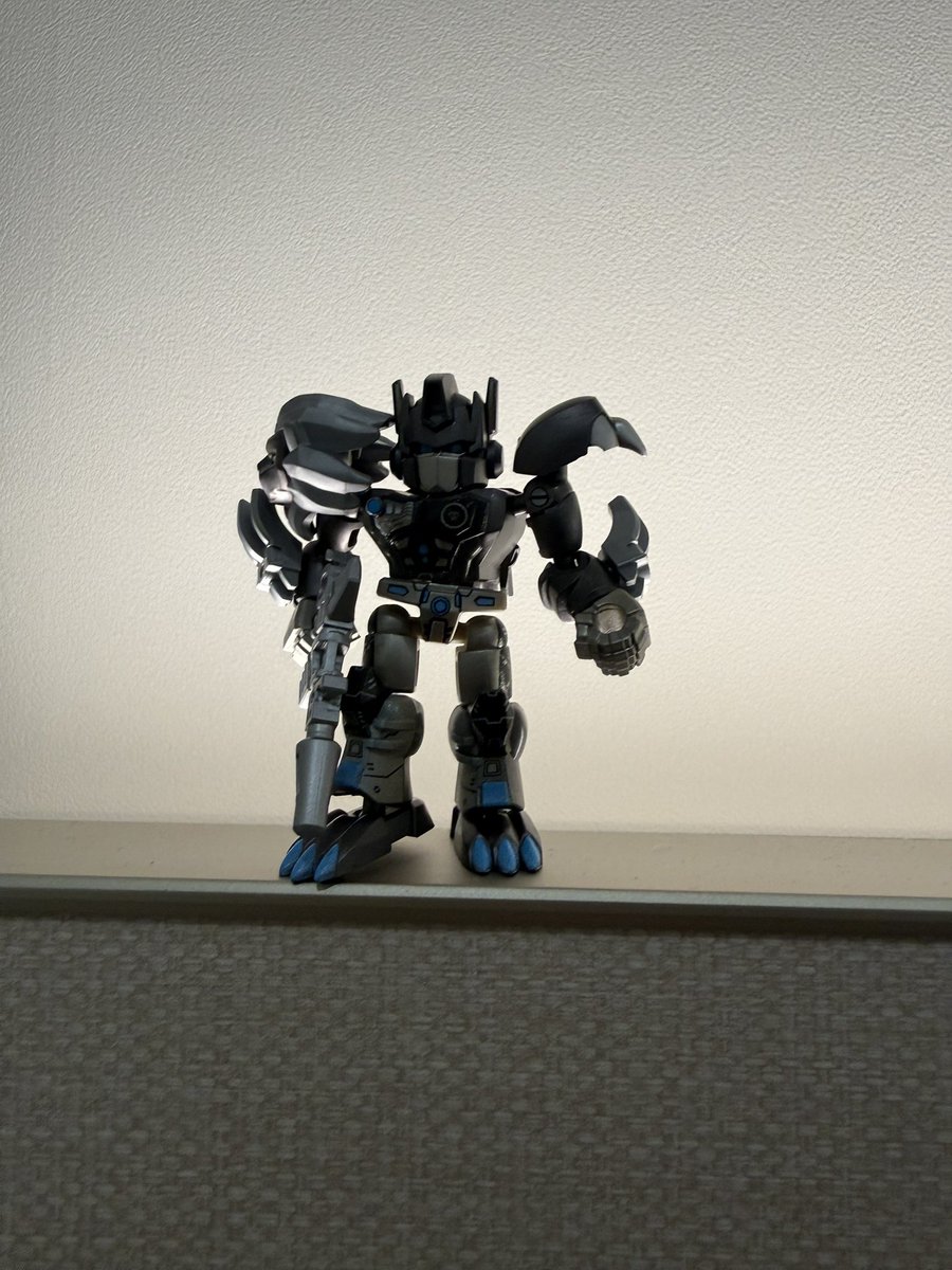 Tonict97186's tweet photo. I’m currently packing for home and the other day while in Busan South Korea I’ve managed to get my hands on some of the Transformers Blokees DV07 and to my luck I’ve managed to pull the 5/144 Nemesis Leo Prime. Really insane luck

#Transformers #Blokees #Luck https://t.co/xaINLArqTm