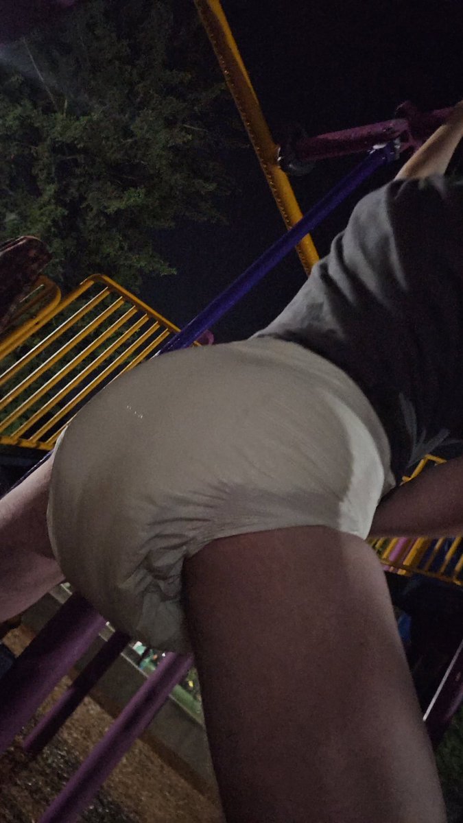 ABDL_Urbex's tweet photo. Always enjoy nighttime park fun! Diaper king of the park btw😂💦
#abdl #diaper #wetwednesday #wetdiaper https://t.co/XzGlUMkC0e