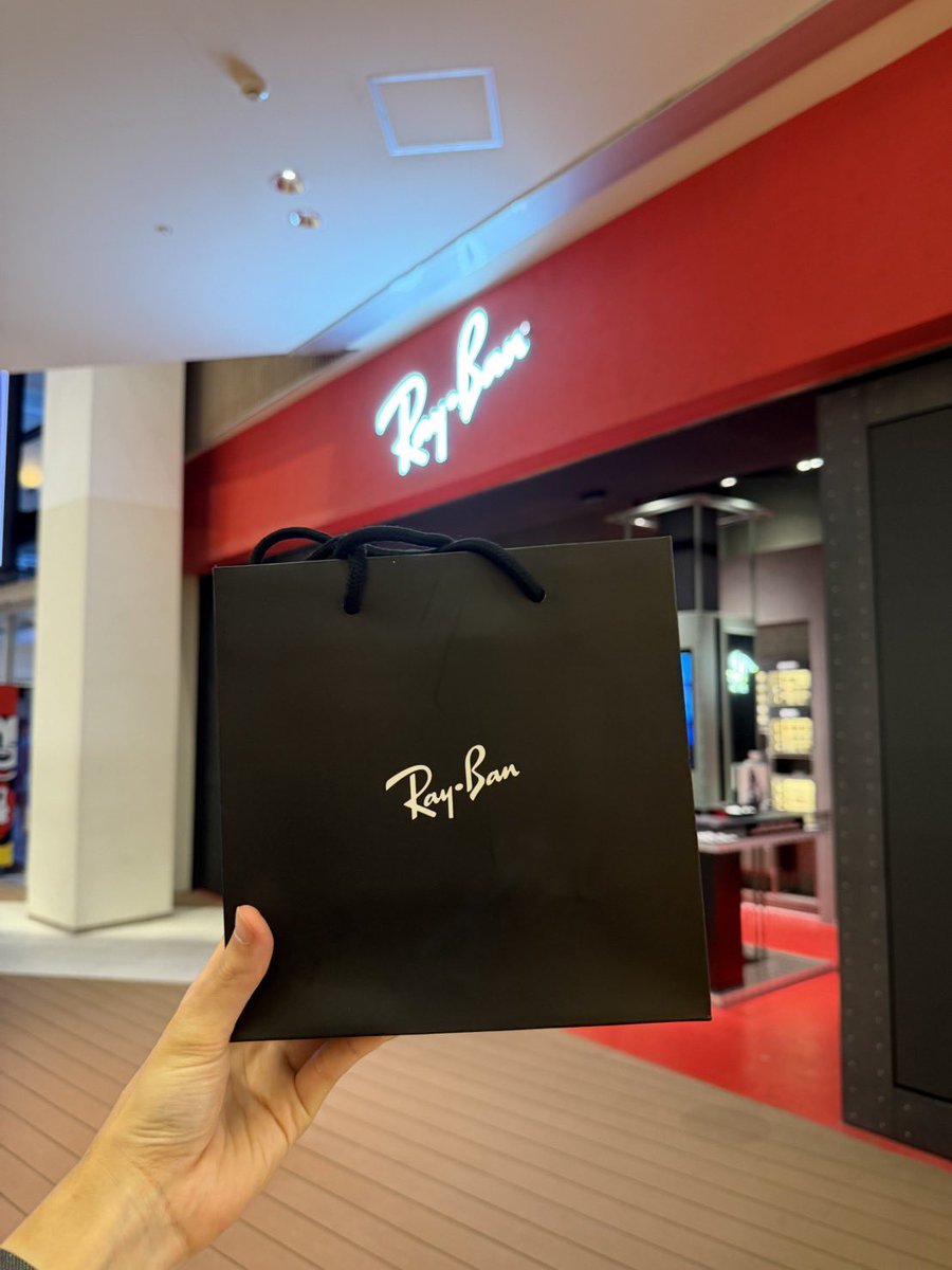ponifamm's tweet photo. ついに昨日豊洲でRay-Ban Meta を購入…！！パパめっちゃ撮るの楽しんでる笑 抱っこしながら〜ご飯食べながら〜我が子を撮影できて感動🥹自分目線のまま子どもの写真を撮れるのも良い🩵たくさん思い出残すぞー！ https://t.co/tt3dEhX4Sb