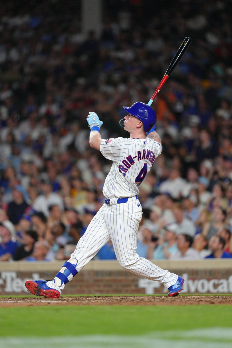 Cubs's tweet photo. Hold up, pose. https://t.co/mni2HSypg4
