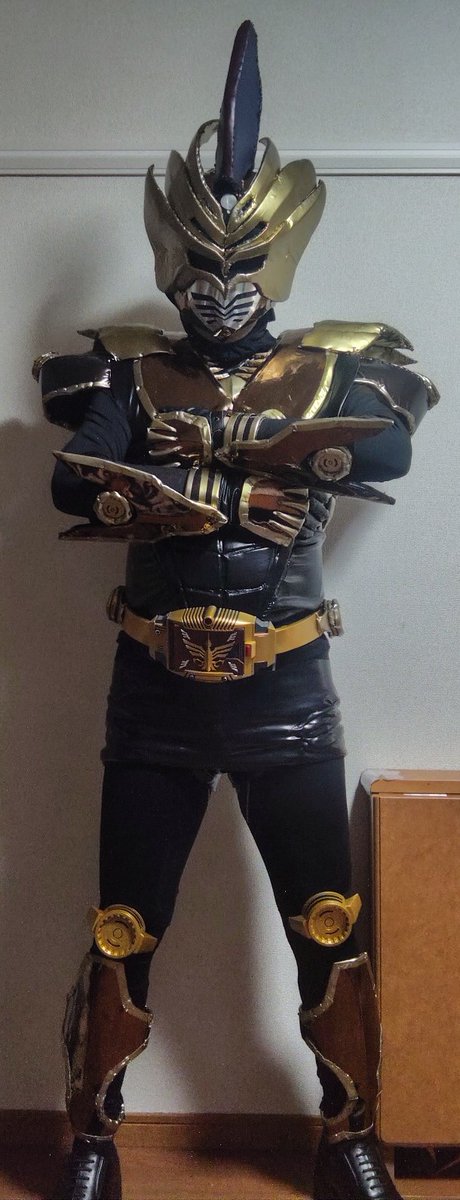 dukedewrk's tweet photo. #仮面ライダー龍騎 
#仮面ライダーオーディン

オーディン、一応完成しました。
ゴルトバイザーのカバーをスライドさせたり翼を開かせるギミックも最初はやろうかと思いましたが断念しました（苦笑）。
でも、せっかく作ったけど富山じゃ披露するイベントが無いんだよなあ･･･。 https://t.co/GycJOpQRec
