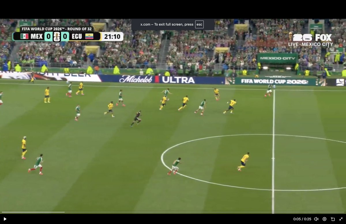 J023_'s tweet photo. @FOXSports how is this not offsides😂 https://t.co/60DgjLt50H