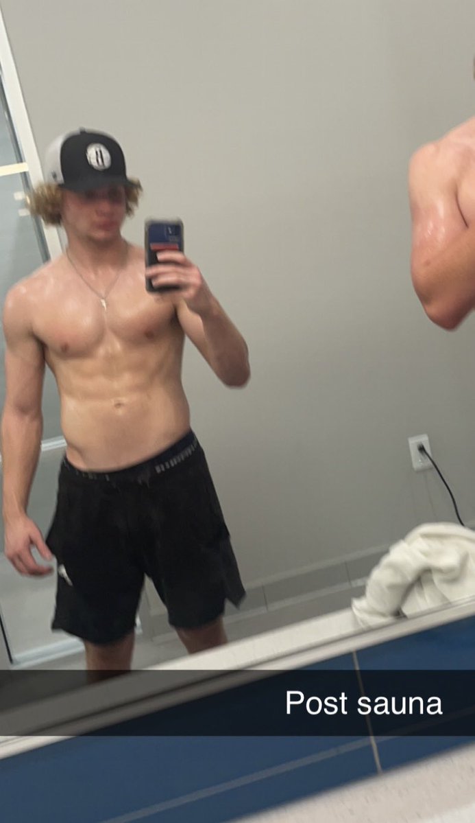 YOUNGDADDYCASH's tweet photo. Just got out the sauna. What do you think??
#dom #sub #beta https://t.co/uwpGZoCUz8