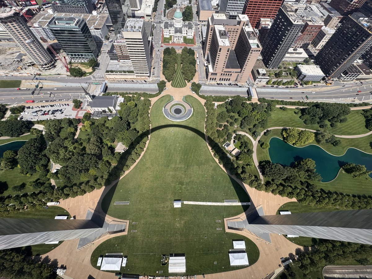 MichelleRice606's tweet photo. Great visit @GatewayArchSTL on #Arch630Day Learned so much including why today is celebrated. Thankful to @KEDCGrants @KedcARTS for this opportunity to see STEAM used in the wild. https://t.co/Csuk0t1Rw9