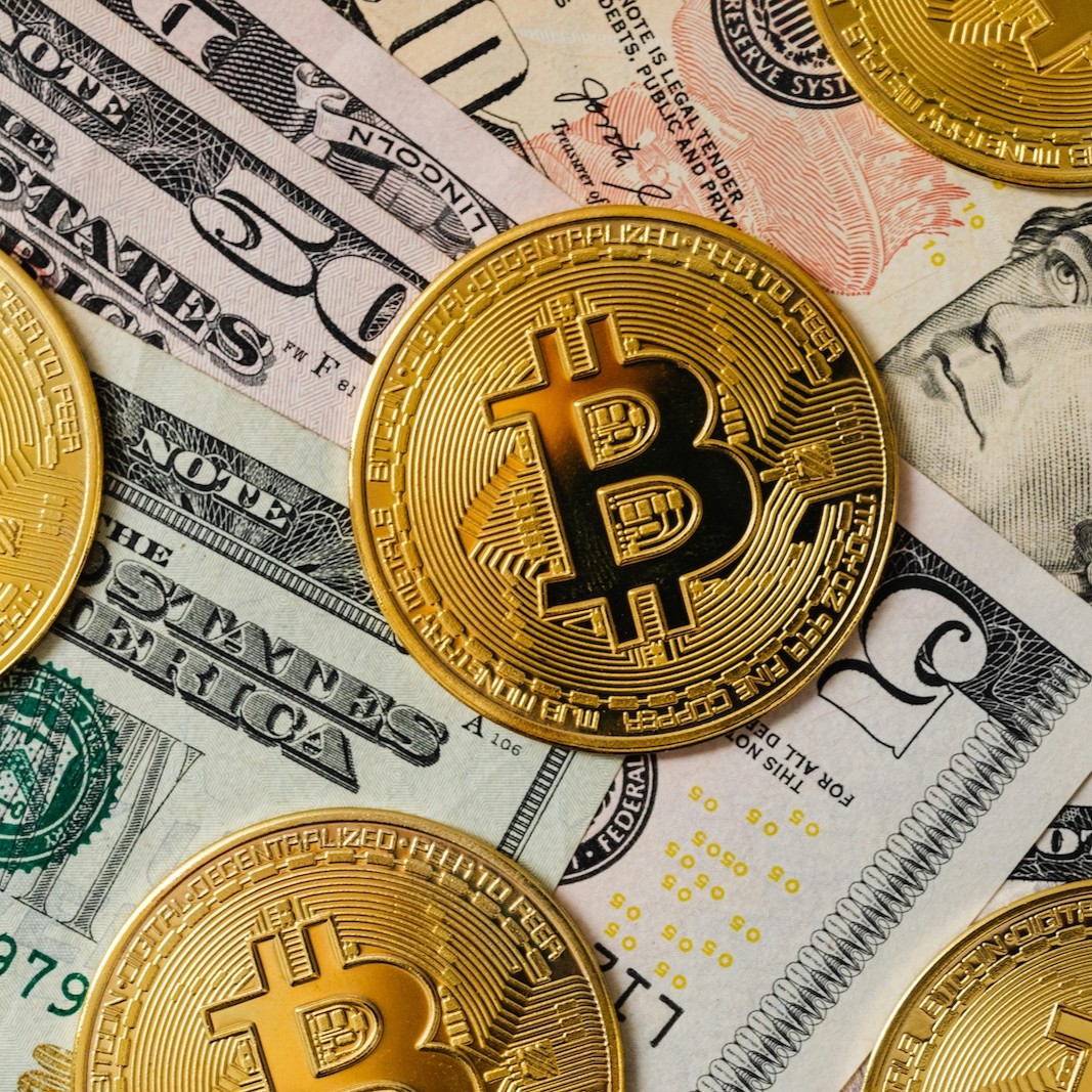 CoinMarketCap's tweet photo. LATEST: 💰 UAE-based Goldman Lampe Private Bank purchased €120M (roughly $137M) in Bitcoin, timing the buy to coincide with BTC’s price decline. https://t.co/MGG8NfACPN
