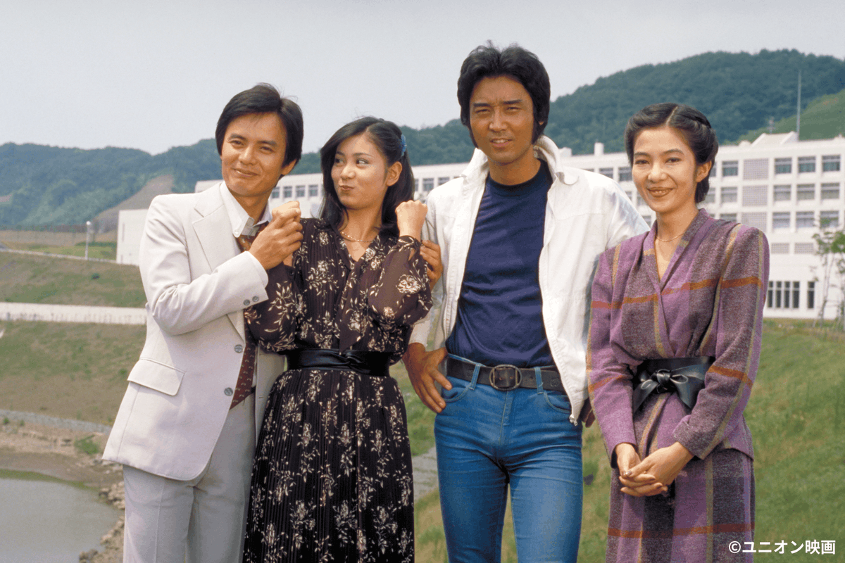 nitteleplus's tweet photo. ／
📣8月放送！！
📺あさひが丘の大統領
＼
 
宮内淳主演の傑作学園ドラマ。朝日丘学園OBの大西元は、大学を卒業後にいくつかの職業を転々としたあと、英語教師として母校に赴任する。直情径行で「ハンソク」と呼ばれる元は、ラグビー部部長の生物教師・今井涼子と何かと対立しながら、生徒たちとさまざまなトラブルを巻き起こす。そうした荒っぽさに対して落ちこぼれの生徒は親近感を持つようになる。

#宮内淳 #片平なぎさ

⇩⇩⇩詳細はこちらから⇩⇩⇩