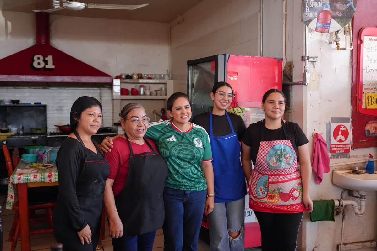 CelidaLopezc's tweet photo. Hoy en el mercado municipal de Navojoa, saludamos a locatarios, comerciantes de tres generaciones. Gracias a todos por escucharme. https://t.co/2dJqcMhOZk