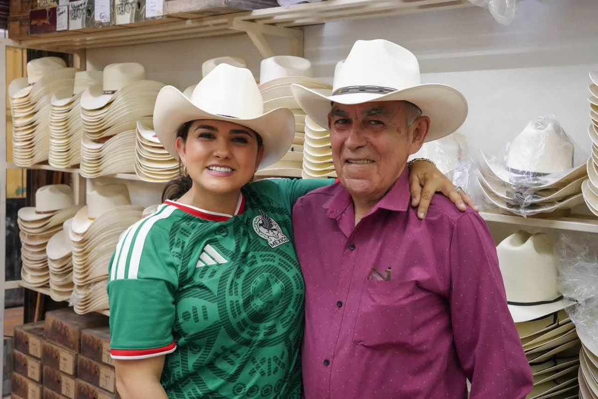 CelidaLopezc's tweet photo. Hoy en el mercado municipal de Navojoa, saludamos a locatarios, comerciantes de tres generaciones. Gracias a todos por escucharme. https://t.co/2dJqcMhOZk