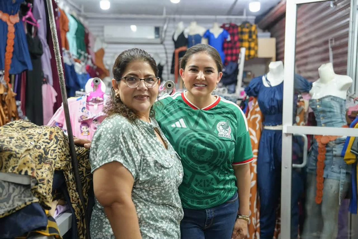 CelidaLopezc's tweet photo. Hoy en el mercado municipal de Navojoa, saludamos a locatarios, comerciantes de tres generaciones. Gracias a todos por escucharme. https://t.co/2dJqcMhOZk