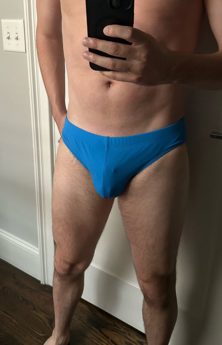 littlecagedgay's tweet photo. You’re at boy beach in Ptown this weekend and see this - are you saying hi? 🔐👀 https://t.co/fxKtqjVIAj