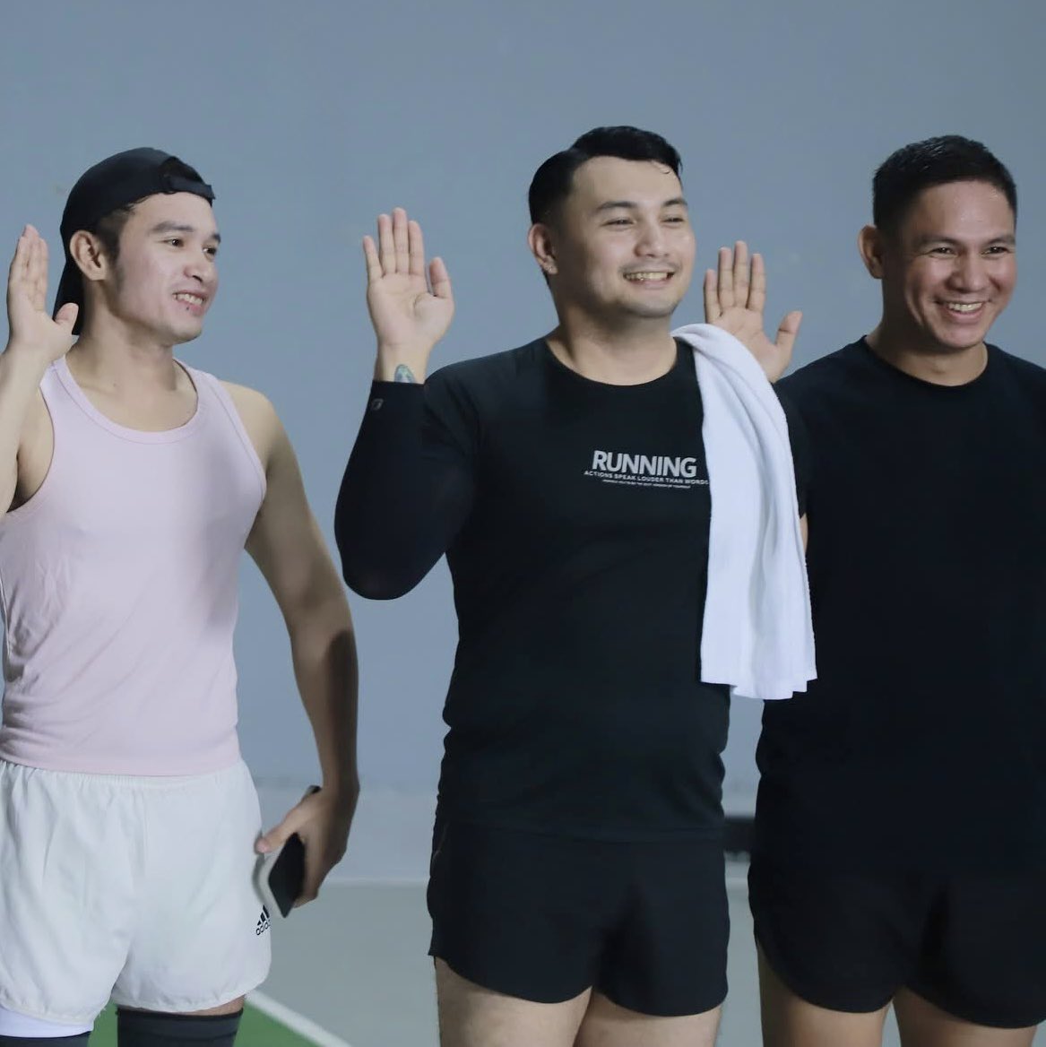 itsavelon's tweet photo. Choose your figther? 😆🤚🏻 https://t.co/Yj9QOWwU4U