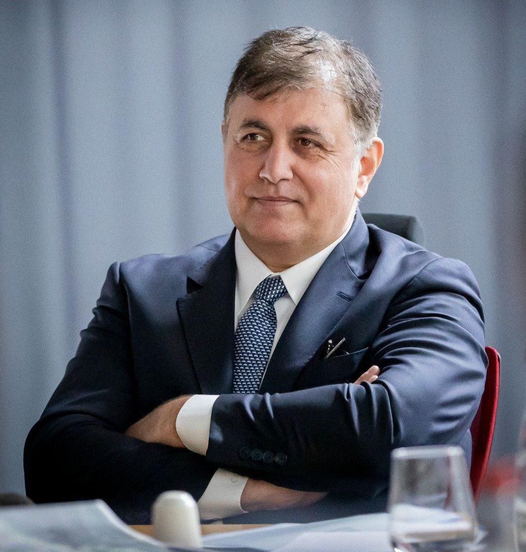 bpthaber's tweet photo. Gazeteci Mustafa Yavuz: "Cemil Tugay, AK Parti'ye geçmek için AK Parti'nin İzmir'deki kurmay ekibiyle yoğun temas halinde." https://t.co/uDsnkHr5v1