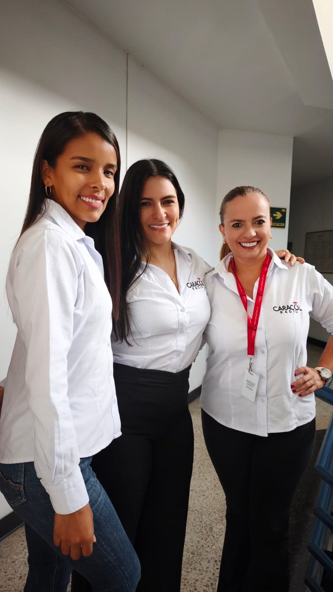 CaracolCucuta's tweet photo. Equipo Caracol Radio ¡Ganador!

@JennyMarquez_CS
@LaRueda18
 @Esmerojaso 

20 toneladas de ayudas en campaña #JuntosPorVenezuela 🇻🇪

Con el corazón siempre❤️ https://t.co/OLLNcNh3Mg