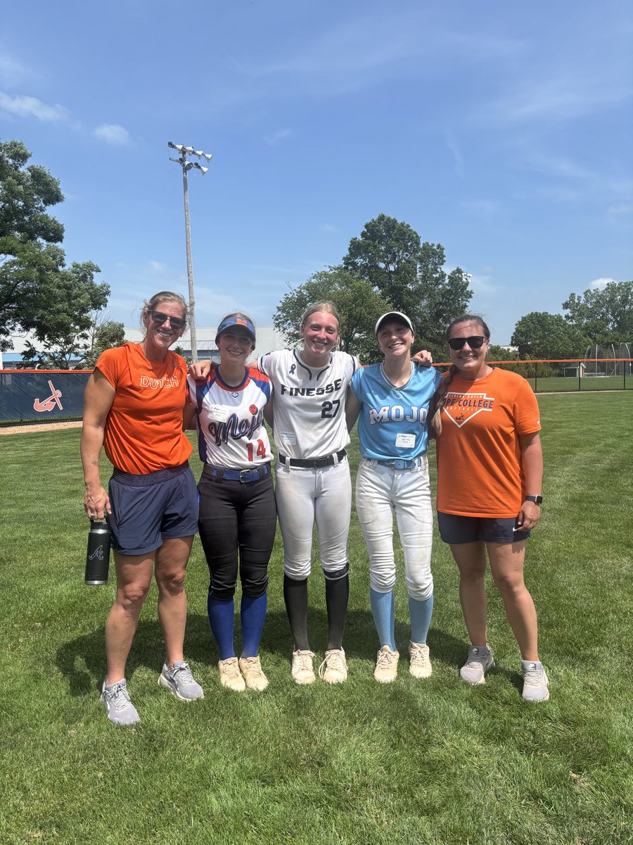 molli_sb's tweet photo. Thank you @HopeCollegeSB for a great camp!! I had so much fun and loved the campus. @Brander_HopeSB https://t.co/TirXSo2hW8