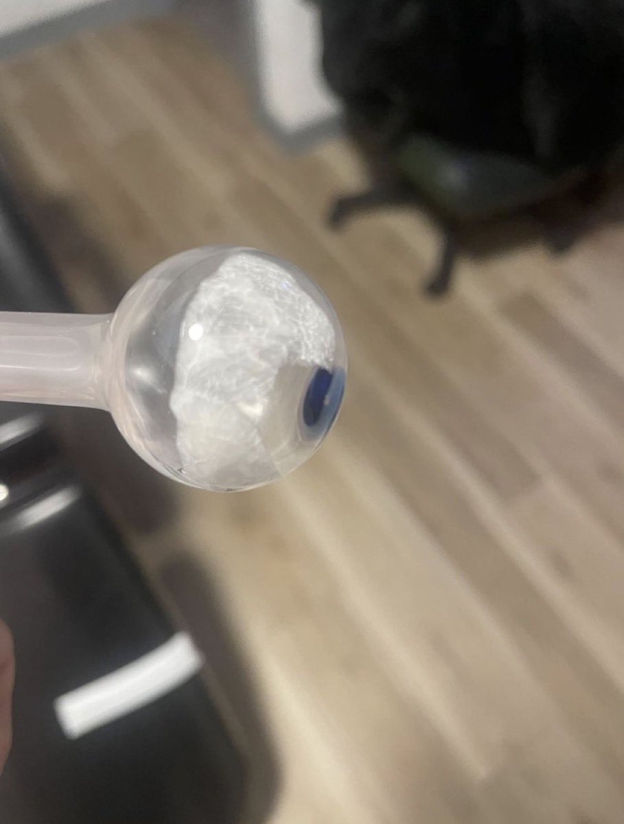 slientnick's tweet photo. What is best way to smoke this stuff? I usually see people straight up put the flame on the glass and scorch but I feel like there’s a more proper way to smoke/not burn your shit up. #drugtwt #drug https://t.co/bZPOtLdxN5