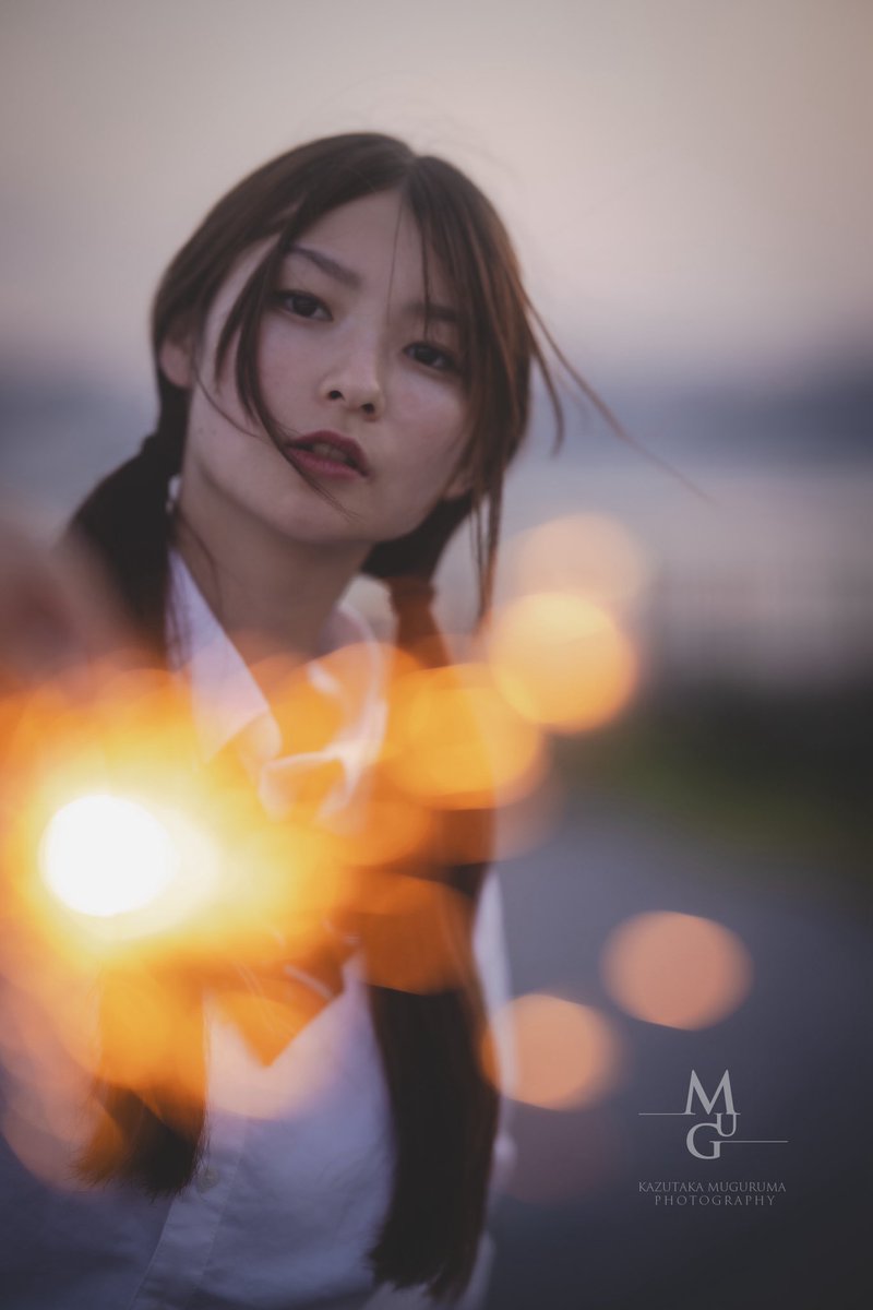 mug___mug's tweet photo. 『花火』

夜空に散った火の粉が、
触れられない記憶のように揺れていた。
消えてしまうからこそ、
あの光はこんなにも心に残る。

Model:じゅりあん https://t.co/8uR0XIlOdB