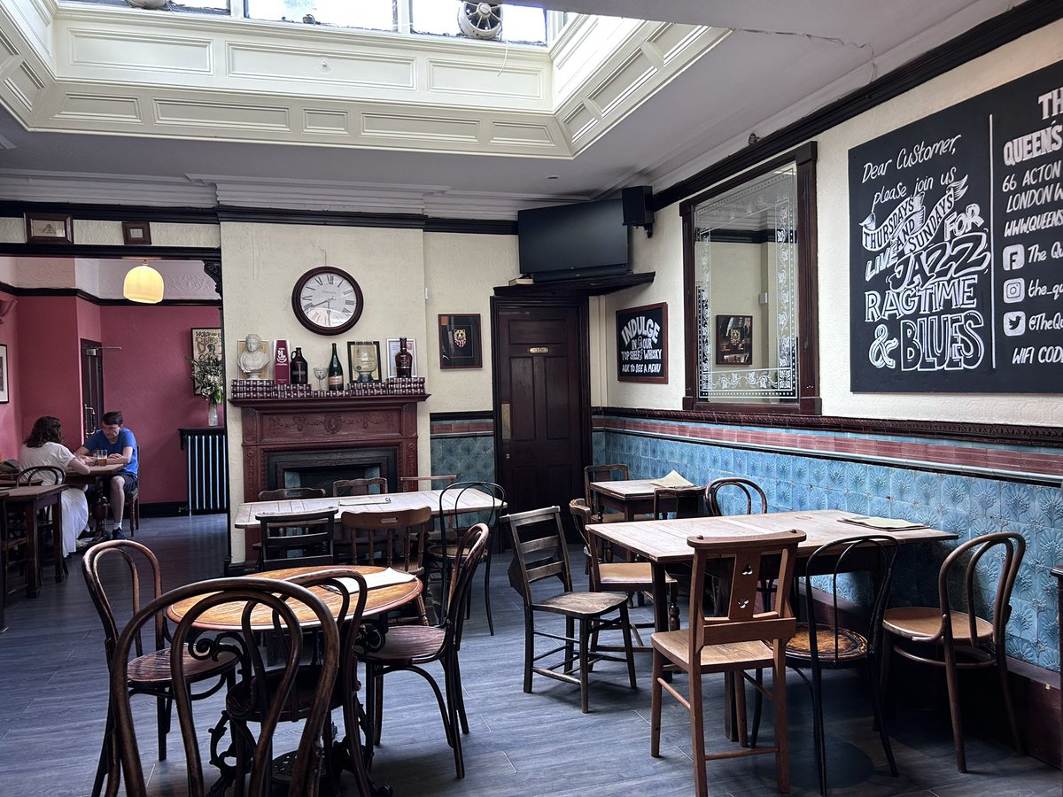 PubsSaving's tweet photo. Lovely to see Redemption Pale Ale on cask at The Queens Head Acton Street, Kings Cross! ❤️🍺 #Kingscross #bestpubs #cask https://t.co/VPmTq1jfLz