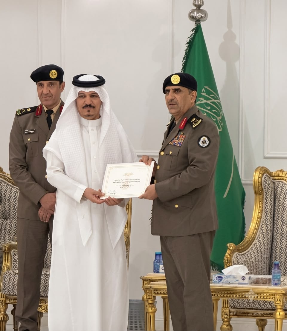 aubedallh's tweet photo. تم تكريمي من مدير الأمن العام  وقدمها مدير شرطة منطقة القصيم https://t.co/aZ4eeRAvO0