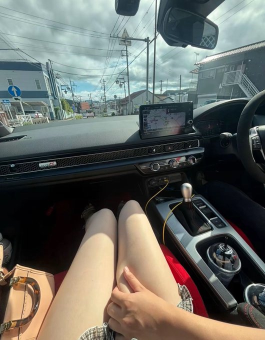 tauseef291200's tweet photo. 車入った瞬間これ笑 https://t.co/2kQAvOhn6n