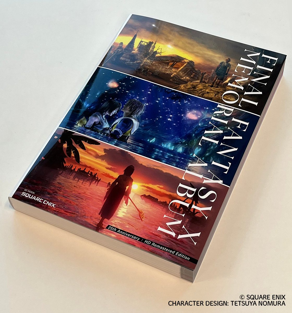 SQEX_GAMEGUIDE's tweet photo. ／
「ファイナルファンタジーX
25thアニバーサリー
メモリアルアルバム
＜HDリマスター版＞」
見本誌が届きました✨
＼
発売から25年を経ても色褪せない『ファイナルファンタジーX』の物語を、シナリオテキストとHDリマスター版の画像で再構成した本書の見本誌が届きました📔

シナリオテキストと画像で、エンディングまでのストーリーを追体験できます。
※本書は2002年に株式会社デジキューブより発行された『ファイナルファンタジーX メモリアルアルバム』を基に、HDリマスター対応版として再構成した本です。

e-STORE購入特典として、1冊につき1枚、オリジナルポストカードをプレゼント🎁

🛒 https://t.co/au7o2LqXUH
#FF25th #FF10