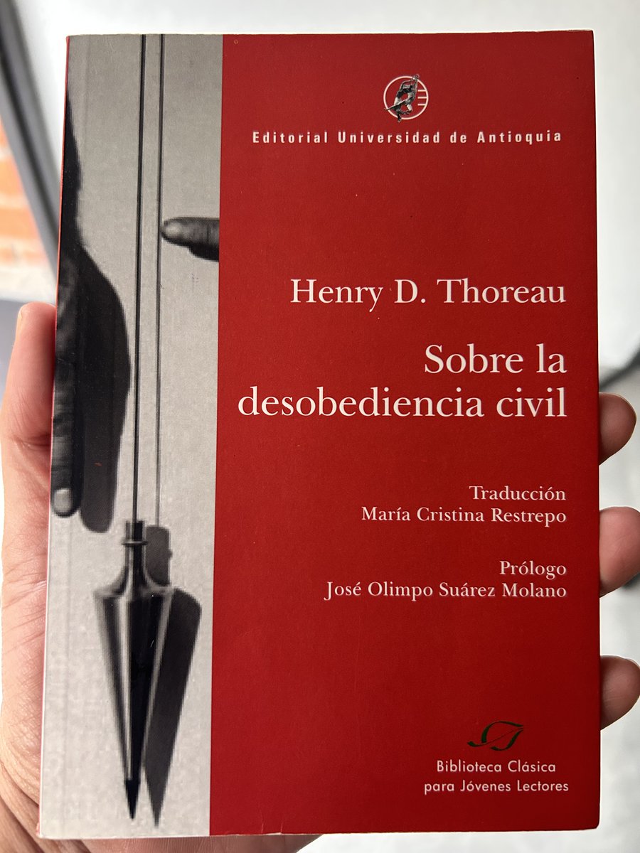 LINAGUISAO's tweet photo. A propósito del concepto "Desobediencia civil" que cada en tanto se pone en tendencia, aquí traigo algunas de las frases que más me gustaron del libro de Henry D. Thoreau, el padre de esta filosofía política y de vida. Va 🧵: https://t.co/U9kTHPk32R