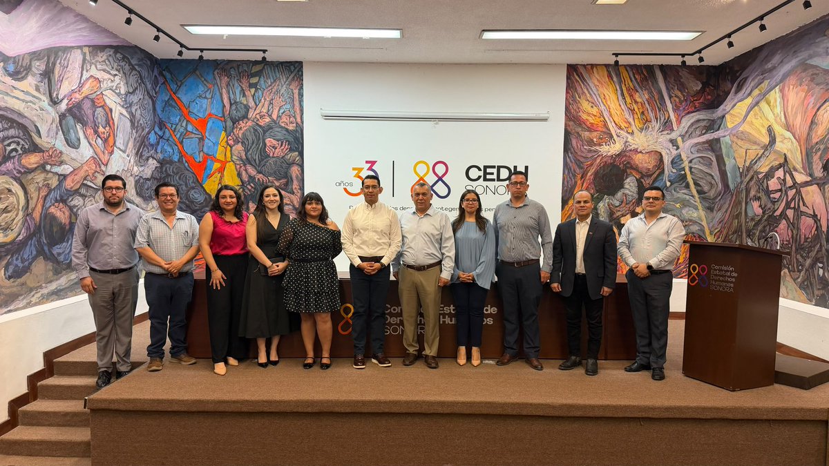cedhsonora's tweet photo. Fortalecer la seguridad pública también implica generar espacios de coordinación entre instituciones que permitan construir estrategias preventivas, priorizar la atención a la ciudadanía y garantizar el respeto a los derechos humanos.

En ese marco, el presidente de la CEDH Sonora, Lic. Cervando Flores Castelo, acompañado de personal de la Comisión, se reunió con el Secretario de Seguridad Pública del Estado, Braulio Martínez Navarrete, y su equipo para intercambiar propuestas y consolidar la colaboración institucional en temas prioritarios para el estado.